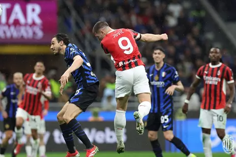 بعد غياب 7 سنوات.. ميلان ينهي حلم إنتر في "الثلاثية" ويتأهل لنهائي كأس إيطاليا (فيديو)